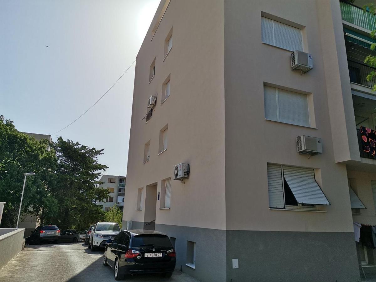 City Getaway - Apartment Ileora Split Exterior photo