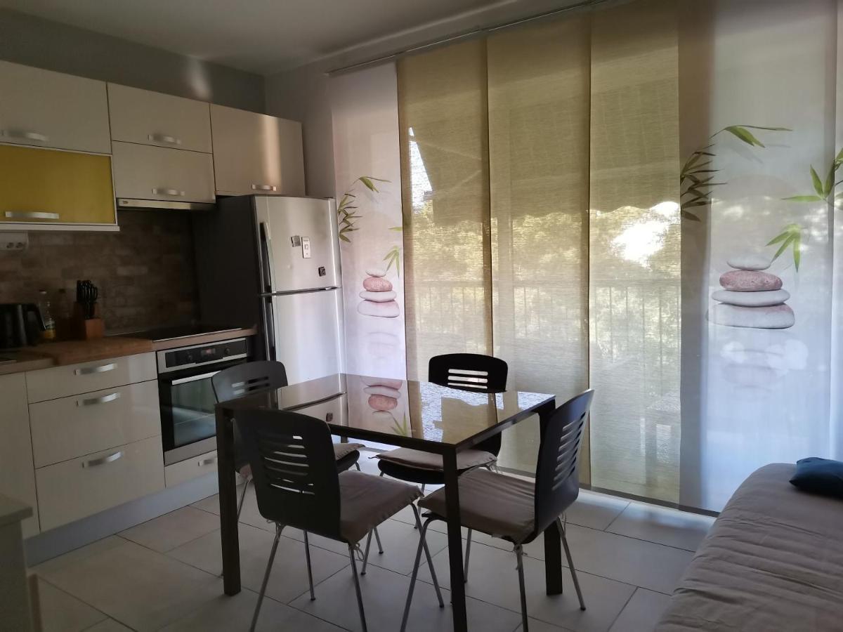 City Getaway - Apartment Ileora Split Exterior photo
