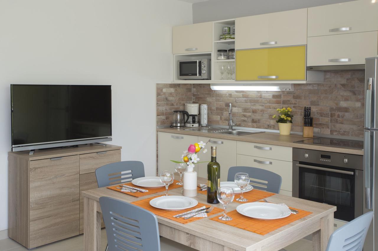 City Getaway - Apartment Ileora Split Exterior photo