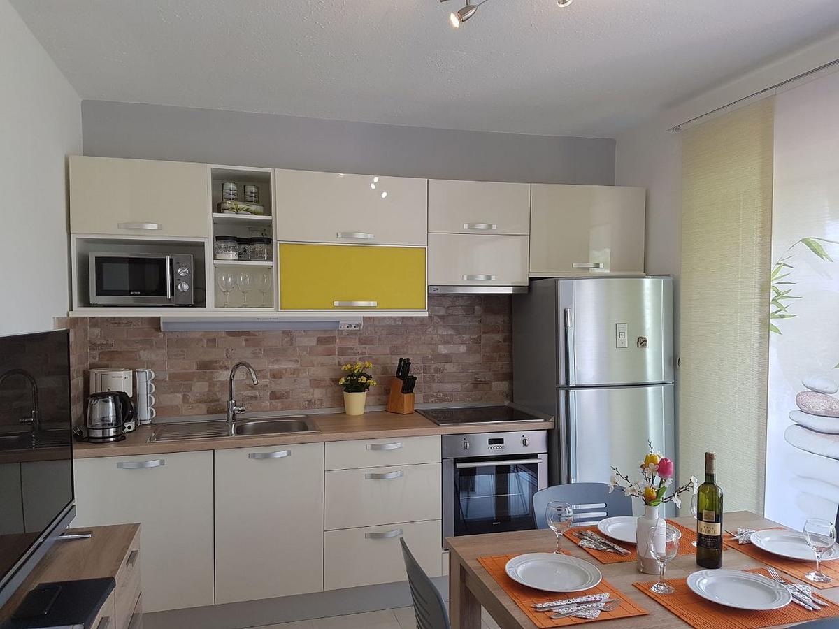 City Getaway - Apartment Ileora Split Exterior photo