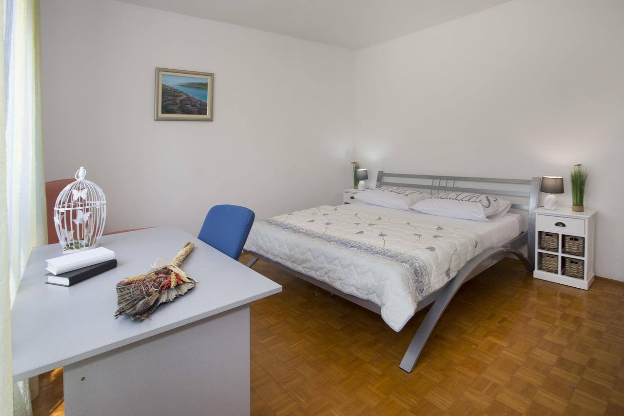 City Getaway - Apartment Ileora Split Exterior photo
